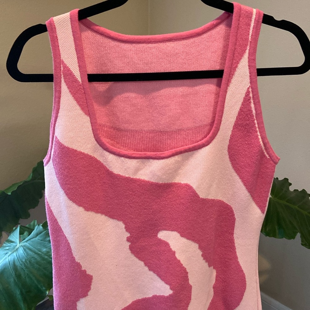 U Line neck with calf slit on bottom right side
